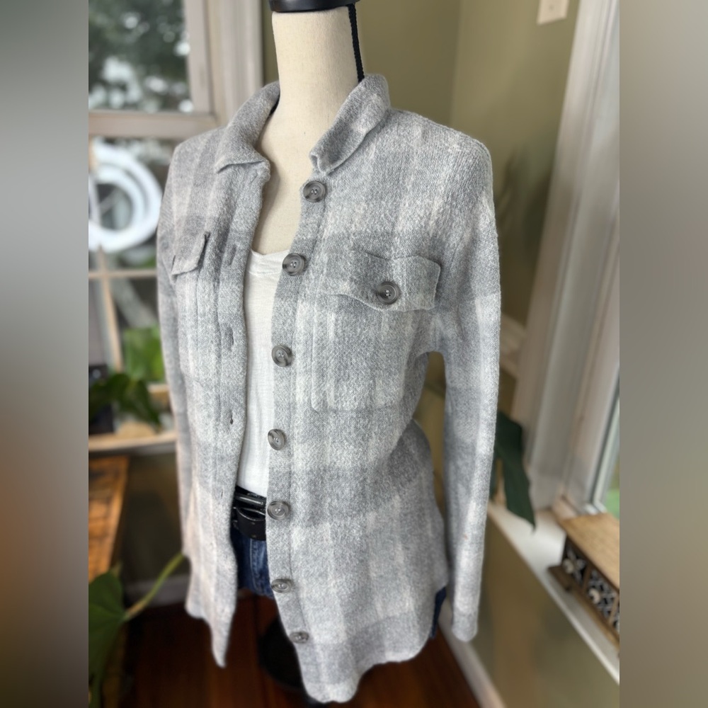 William Rast Gray white Plaid Button-Up shacket soft and cozy button up small